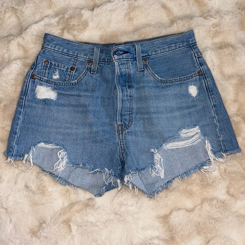 Worn once Levi’s 501 denim shorts